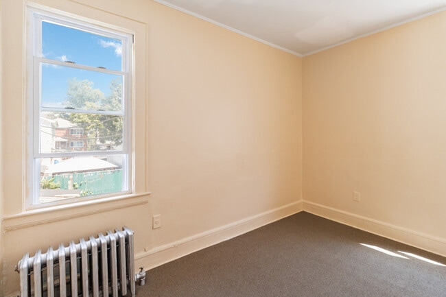 Building Photo - 16 Montrose Terrace