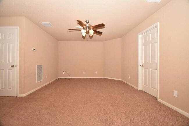 Building Photo - 7027 Crockett Ridge Dr