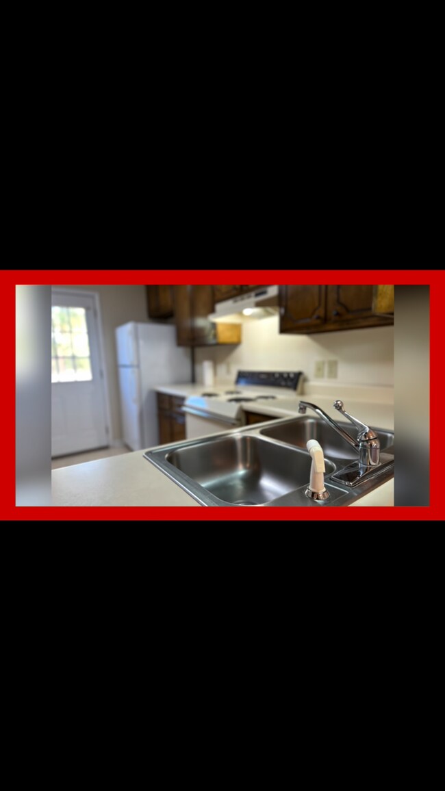 Building Photo - Milledgeville DUPLEX