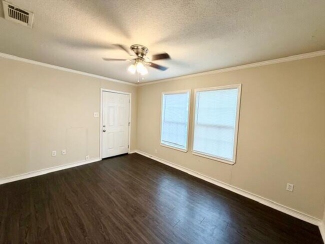 Building Photo - La Clede Properties