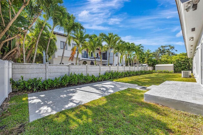 Building Photo - 6841 SW 71st Ave