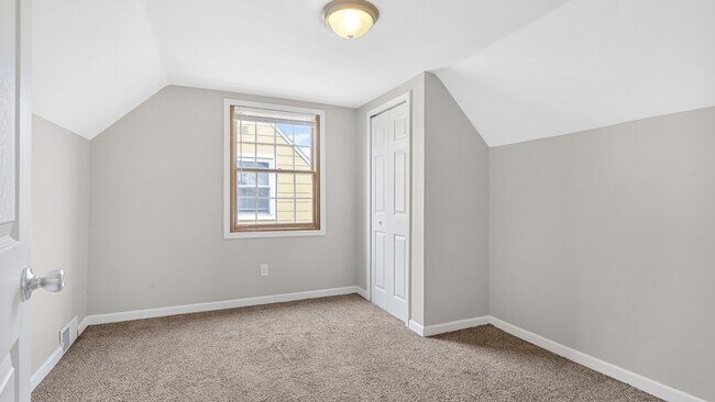 Building Photo - 2162 Champaign Rd