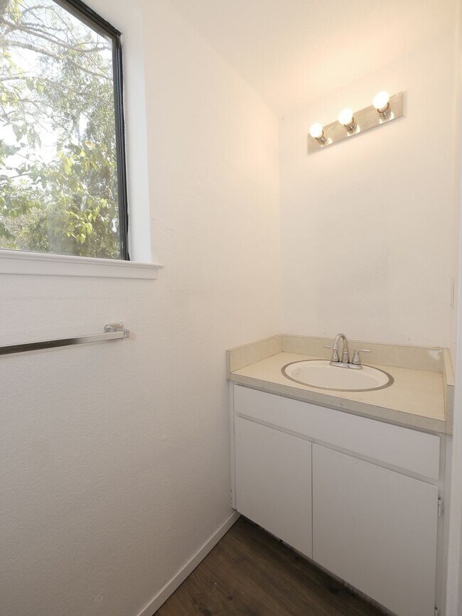 Building Photo - 2503 Hogan Ct