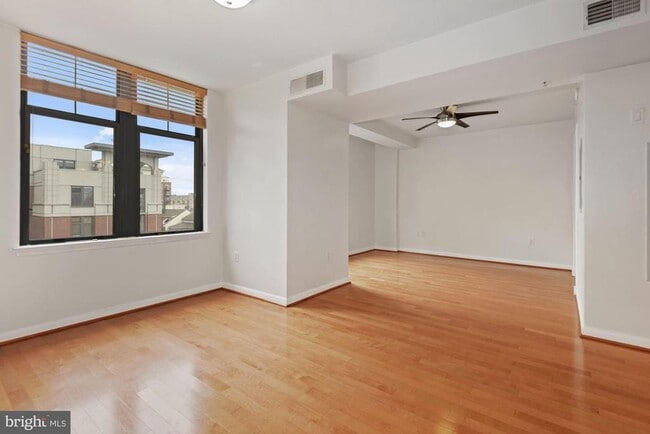 Building Photo - 1021 N Garfield St