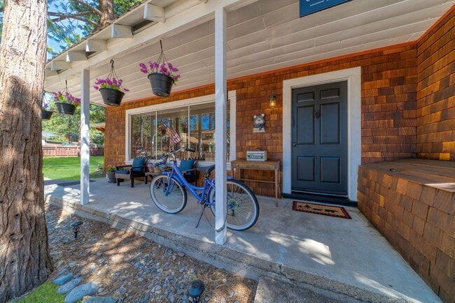 Building Photo - Lovely home with lake views available for ...