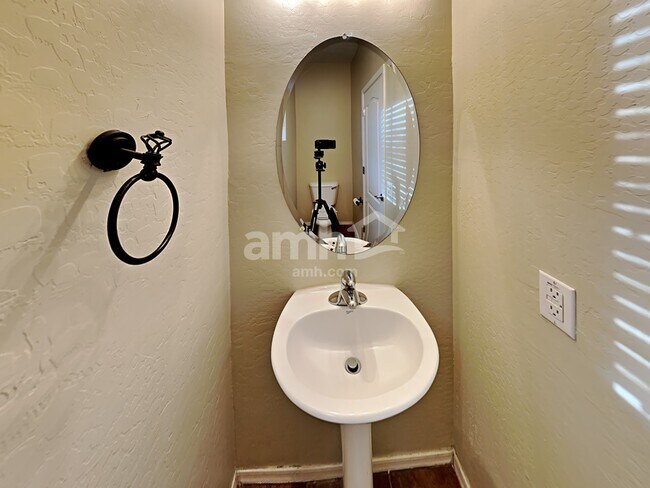 Building Photo - 3860 E Flower St