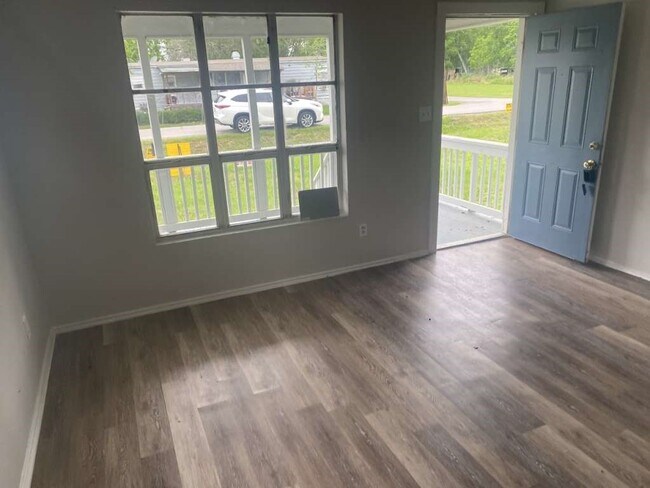 Building Photo - 13626 Collins St