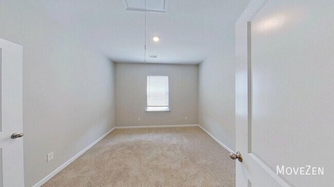 Building Photo - 22 Crestwood Pnes Trl