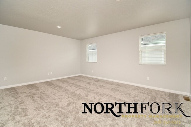 Building Photo - Modern Comfort Meets Meridian Living