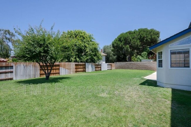 Building Photo - 485 Meadowbrook Dr