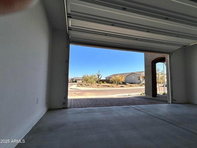 Building Photo - 4347 W Bradshaw Creek Ln