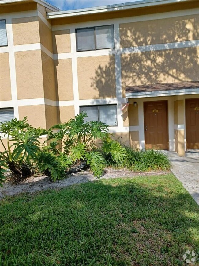 Building Photo - 229 Palm Cir E