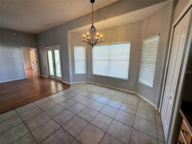 Building Photo - 736 Hurley Dr