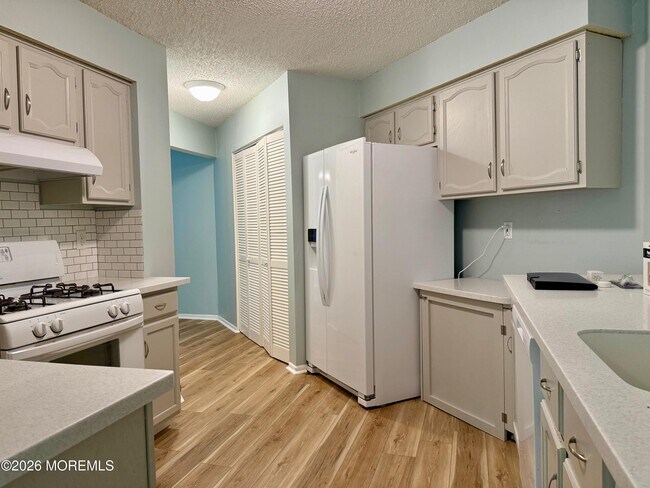Building Photo - 1216 Waters Edge Dr