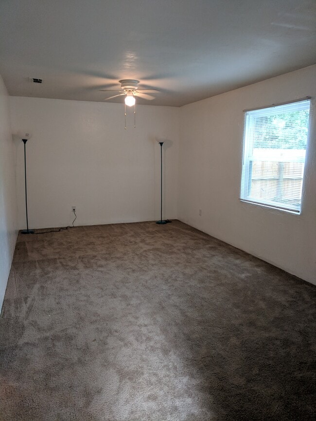 Building Photo - 3304 Phyllis St