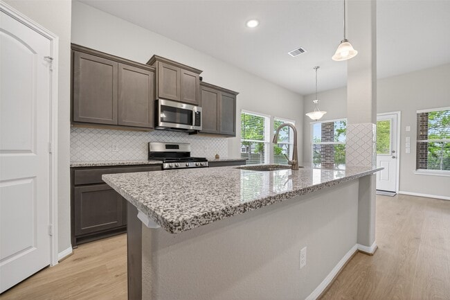 Building Photo - 18203 Samie Nell Ct