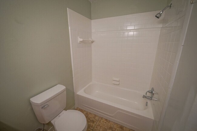 Building Photo - 2304 Hartsfield Ct