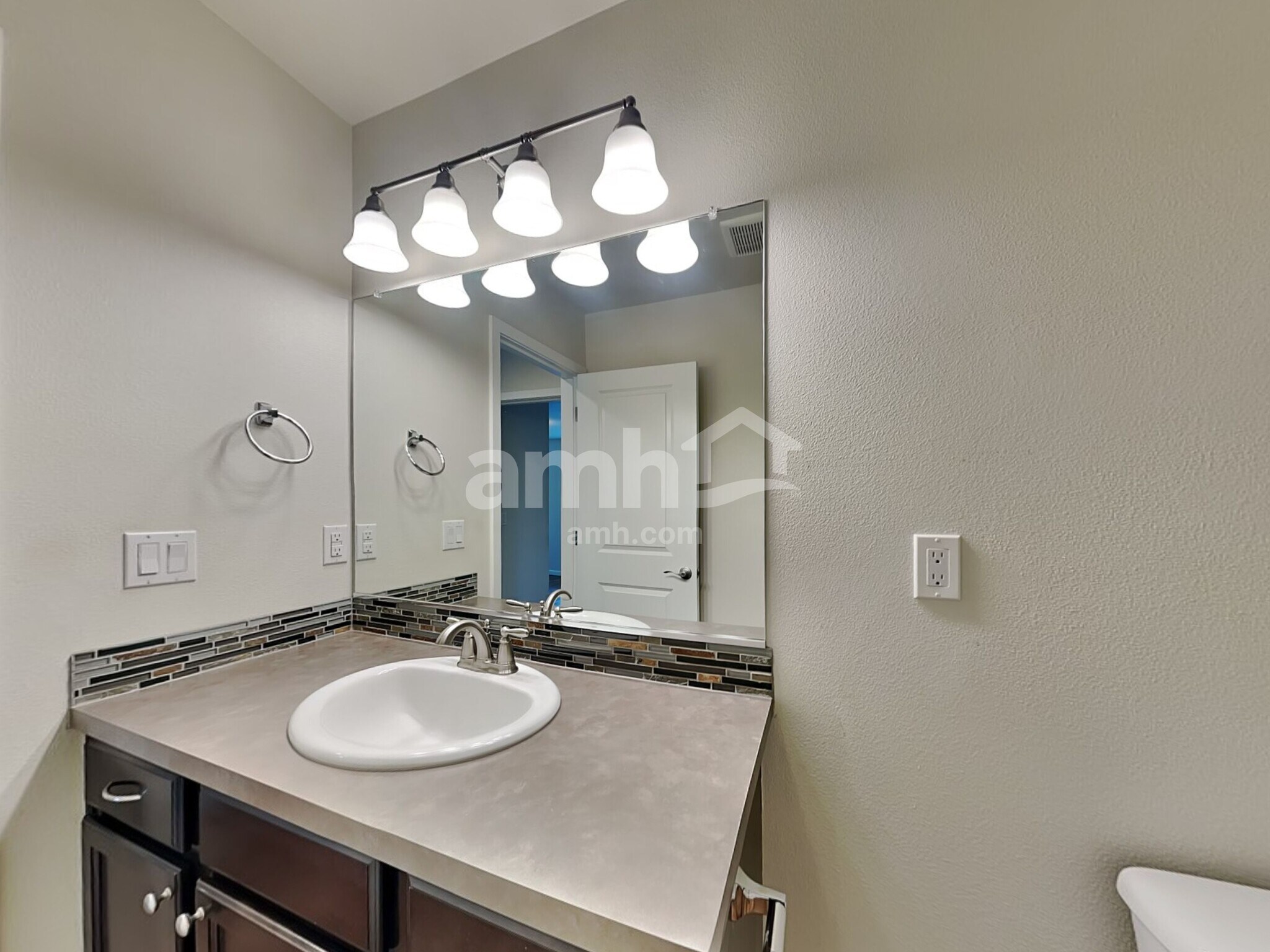 Building Photo - 9011 NE 165th Ave