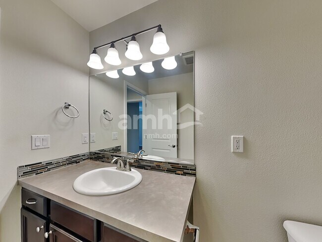 Building Photo - 9011 NE 165th Ave