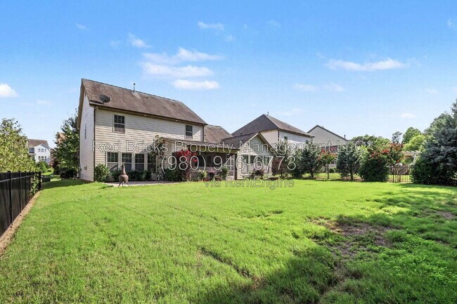 Building Photo - 145 Barclay Dr