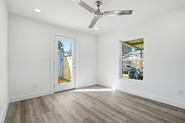 Building Photo - 4929 Creekmont Dr