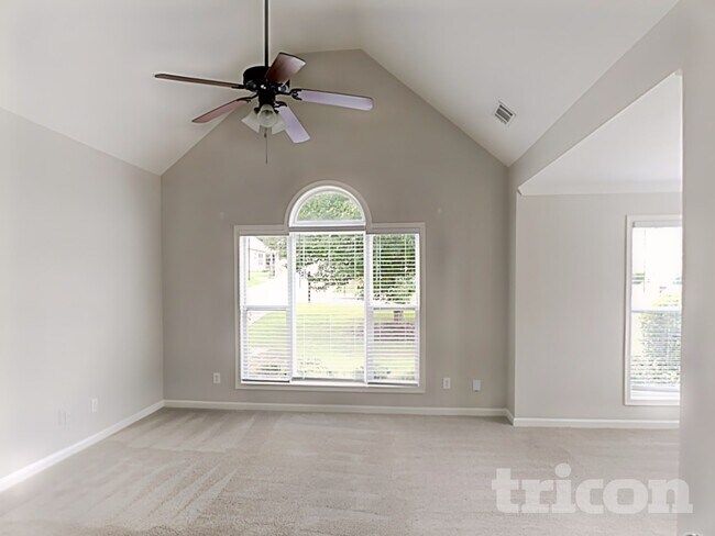 Building Photo - 104 Logan Creek Ct