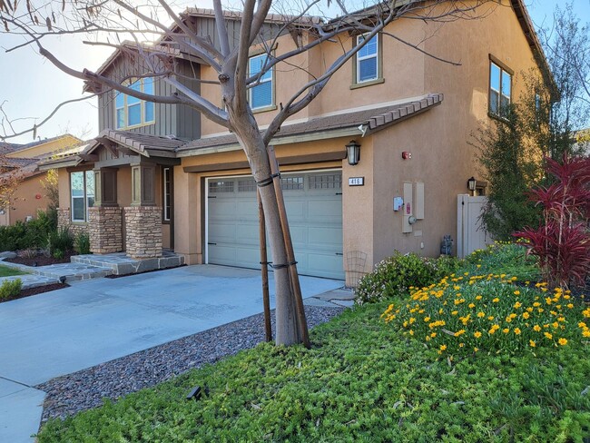 Building Photo - Spacious 4Bed/3.5Bath w/ Loft in  Horse Cr...