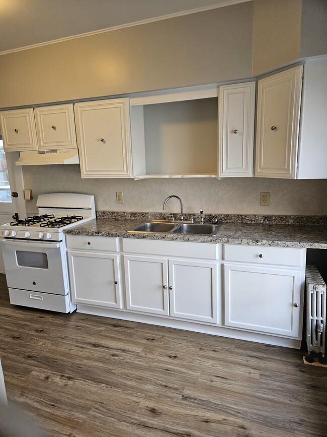 Newly redone kitchen - 18 Spring St