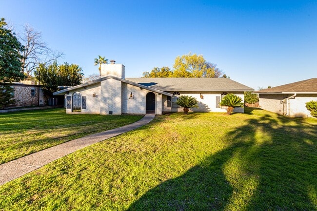 Building Photo - BEAUTIFULLY RENOVATED ONE STORY HOME IN A ...