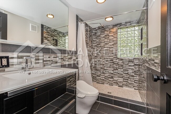 Building Photo - 13140 S 86th Ave