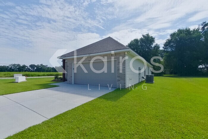 Building Photo - 101 Carencro St