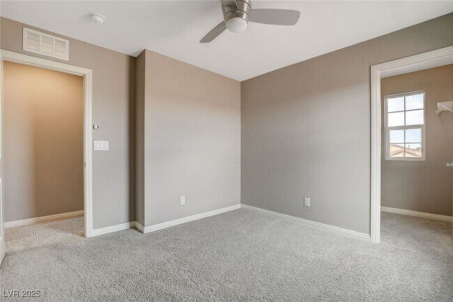 Building Photo - 6237 Fallsview Ct