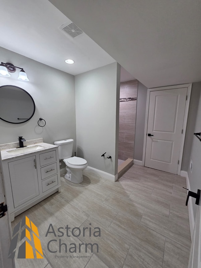 Building Photo - 4 Bedroom Rowhome with Loft Style Primary Suite and Finished Basement