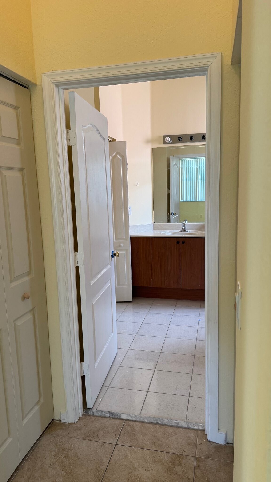 Building Photo - 6221 Spring Lake tr