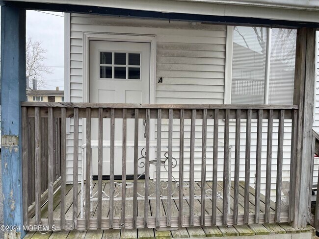 Building Photo - 212 11th Ave