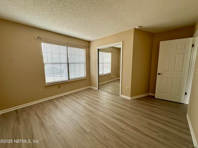 Building Photo - 8828 Townsquare Dr S