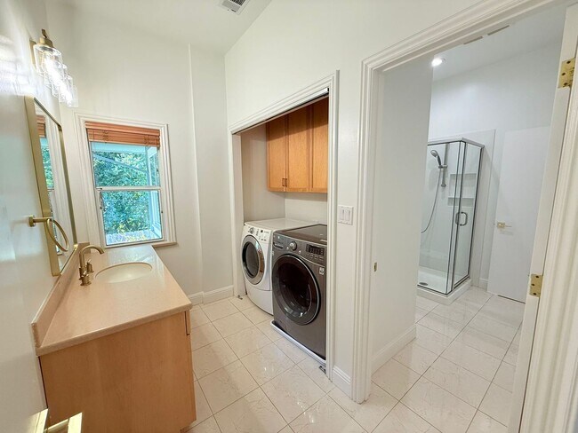 Building Photo - ? Elegant & Expansive Redwood City Home – ...