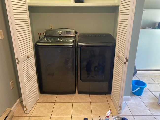 Building Photo - 544 Hull St