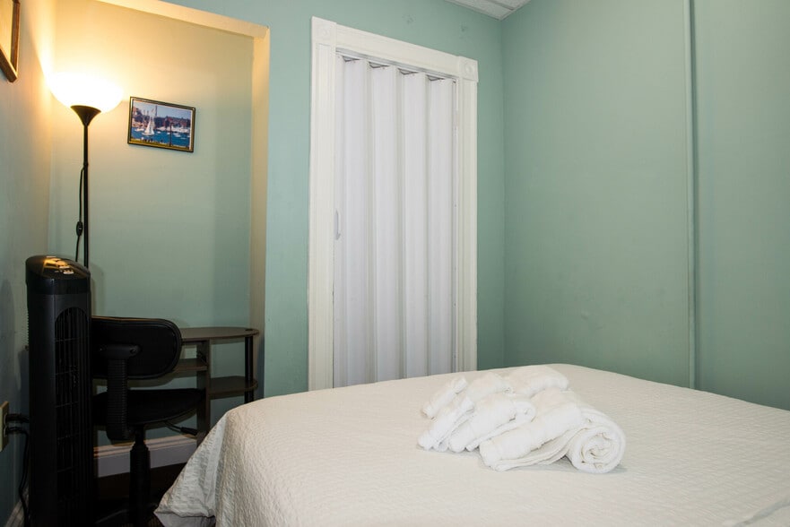 Building Photo - 42 Everett St