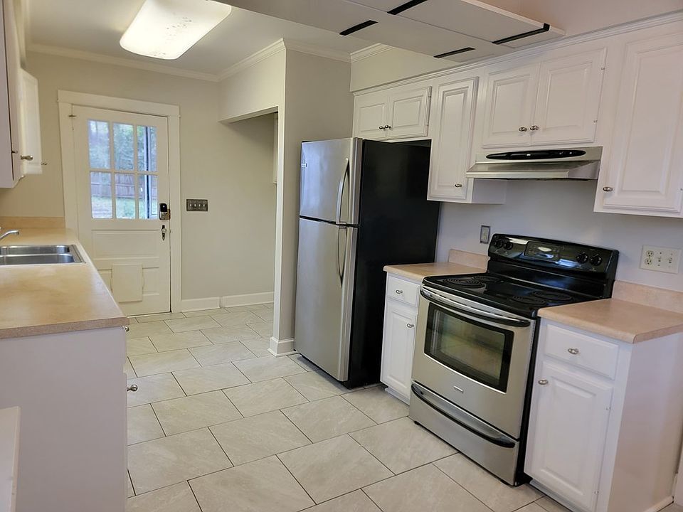 Building Photo - 804 Davis Ave