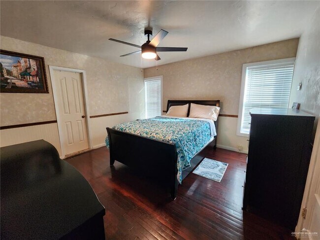 Building Photo - 22 Laurel Ave