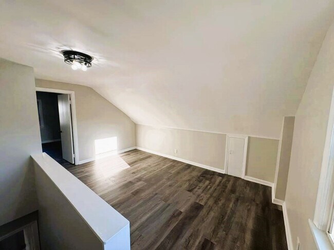 Building Photo - 4-Bedroom Home with Finished Basement & Mo...