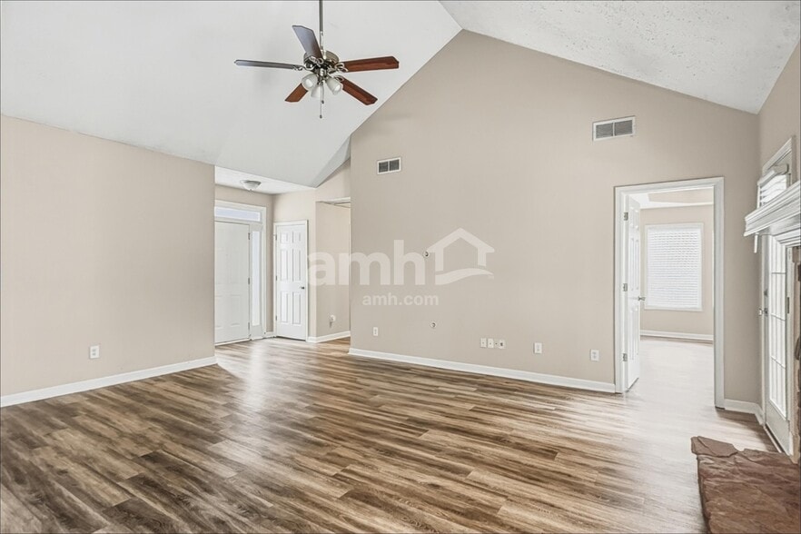 Building Photo - 2535 Lakeview Trl