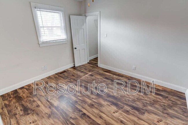 Building Photo - 1622 E Raymond St