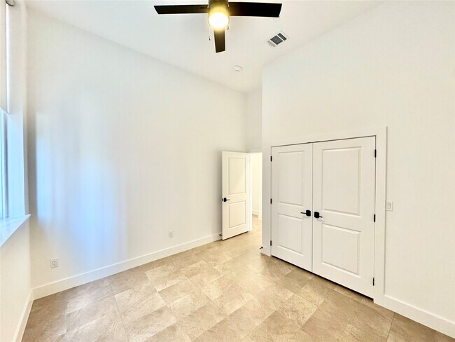 Building Photo - 2102 Mechanic St