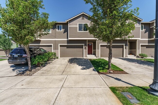 Building Photo - ASK ABOUT AUGUST MOVE IN SPECIAL 3 Bedroom...
