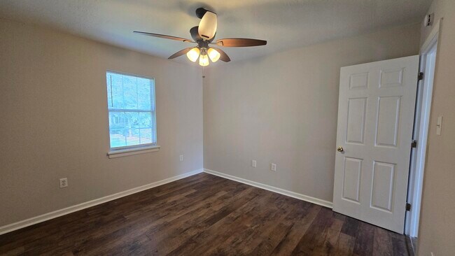 Building Photo - 123 Moss Creek Dr