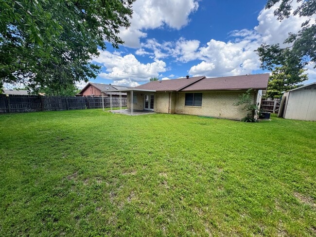 Building Photo - 2903 Janis Dr
