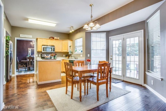 Building Photo - 4 br, 2.5 bath House - 1701 Portway CT.