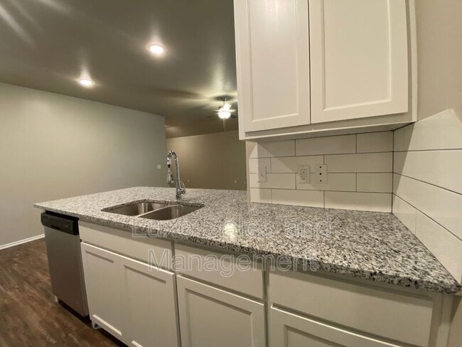 Building Photo - 5220 Oakwood Villa Ct